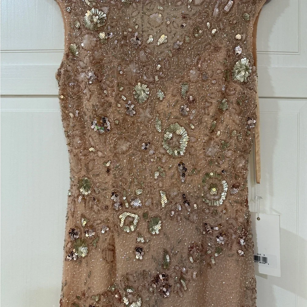 Mac Duggal Nude Silver Bateau Neck Cap Sleeve Floral Beaded Trumpet Gown Size 8